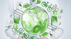 Dessin d'une planète terre verte entourée d'un vélo, d'une prise électrique, d'une voiture électrique, de panneaux solaires, d'éoliennes et d'une ampoule